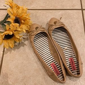 Nude Betsey Johnson heart flats